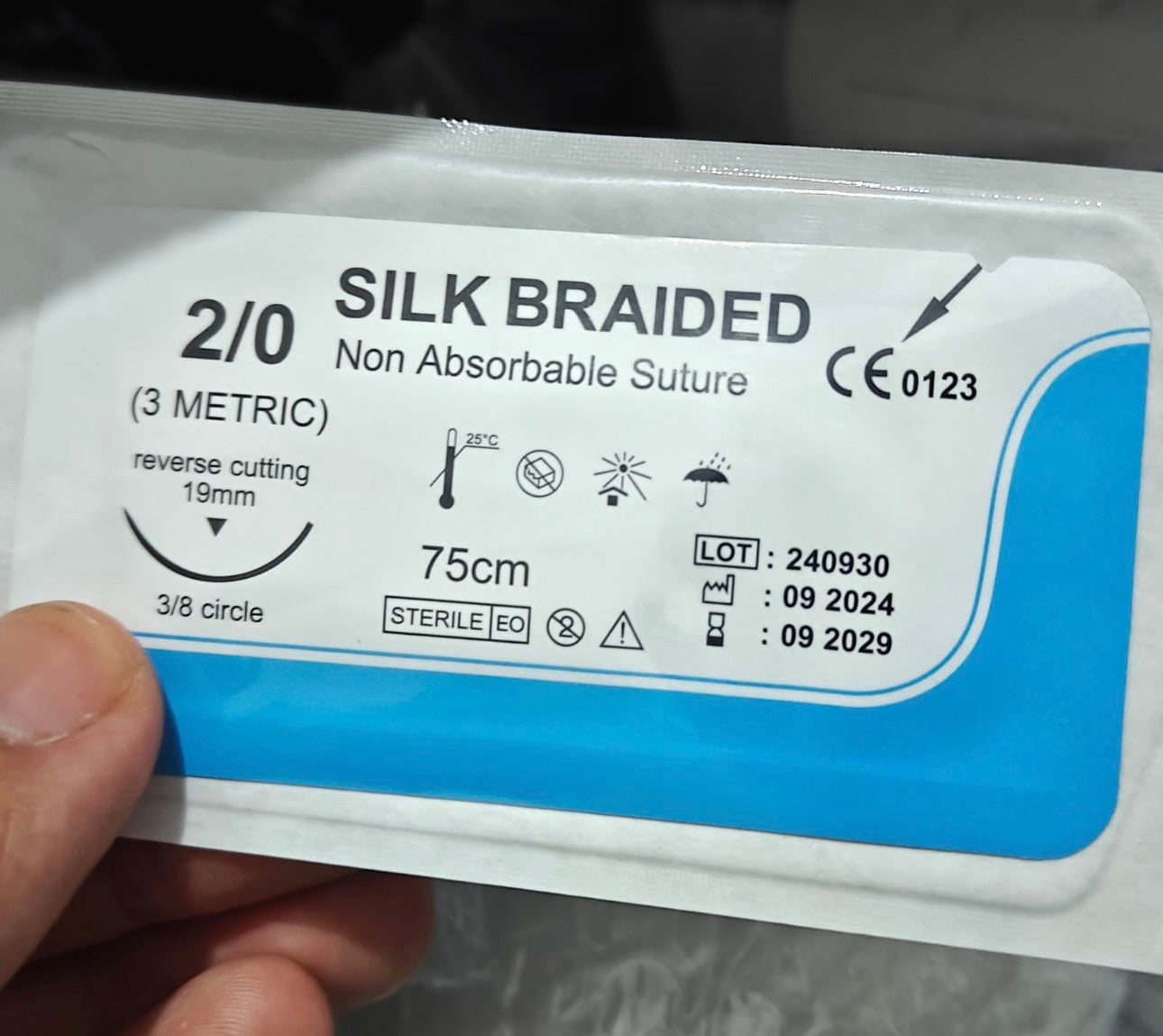 Fil de suture
